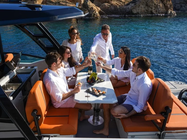 Pronájem jachty v Cannes -Saxdor Saxdor 320 GTO na Samboatu