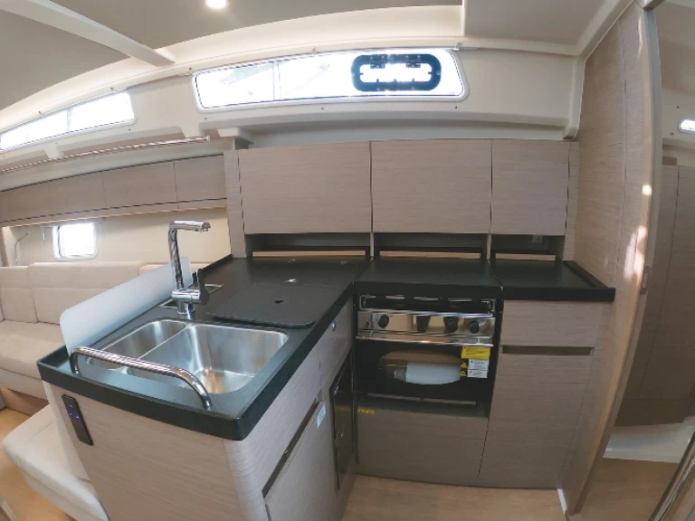 Pronajmout si 69 HANSE 418 v Hyeres