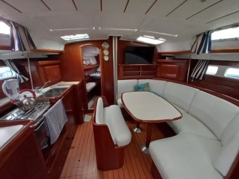 Pronajmout Plachetnice se skipperem či ne Bénéteau v Španělsko