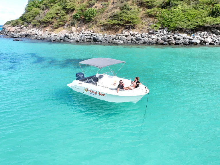 Pronajmout si Pacific Craft Pacific Craft 625 Open v Marigot