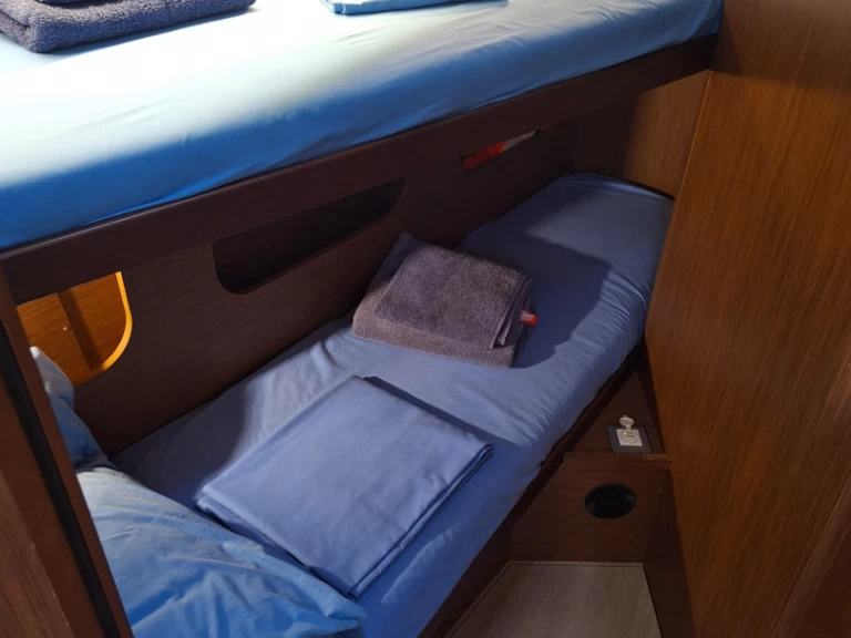 Pronájem lodi Procida lákavé ceny Oceanis 40.1