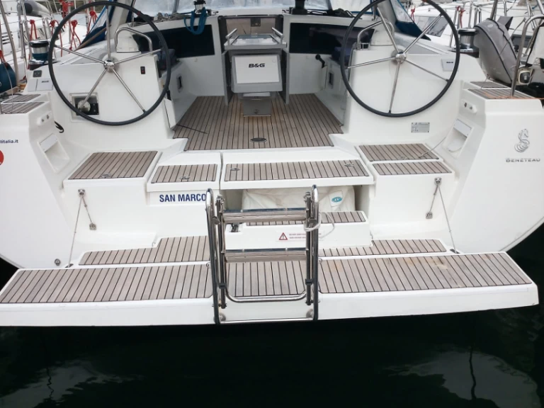 Pronajmout si Bénéteau Oceanis 48 v Procida