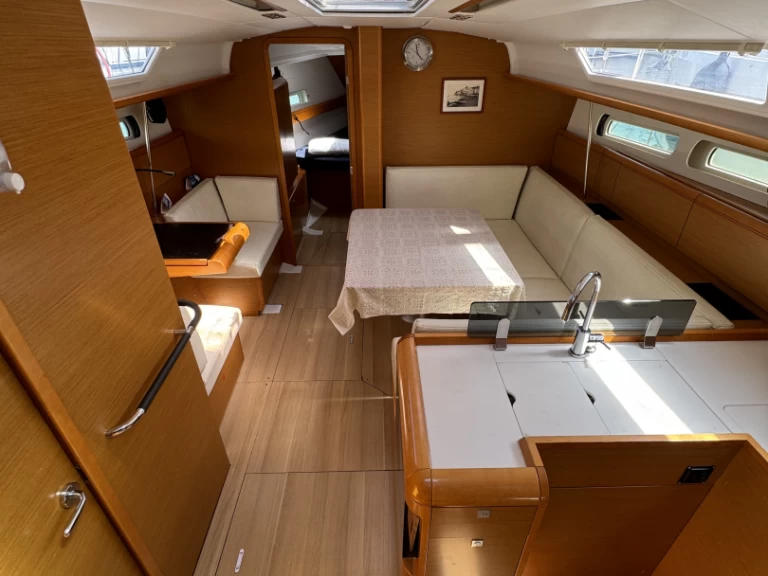 Pronajmout Plachetnice se skipperem či ne Jeanneau v Procida