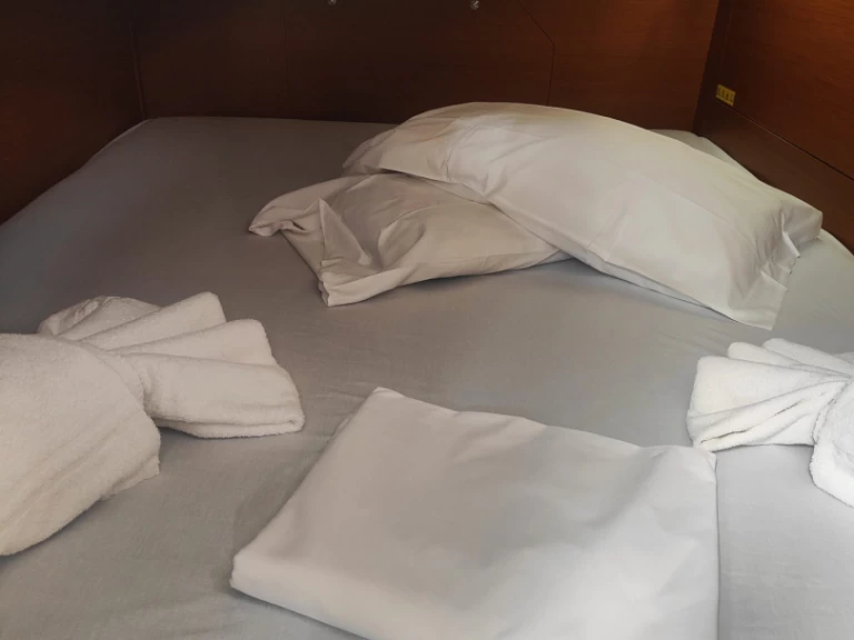 Jeanneau Sun Odyssey 440 jednotlivci a charterové společnosti v Furnari