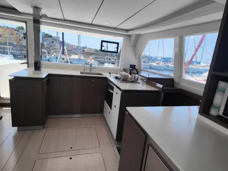 Pronajmout si Leopard Catamarans / Robertson & Caine Leopard 42 - 4 cab. v Procida