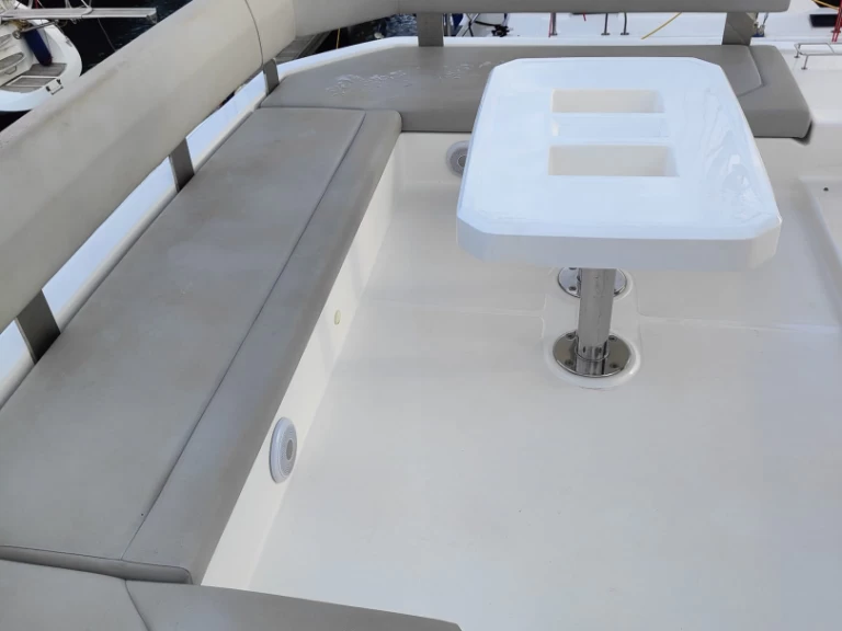 Pronajmout si Leopard Catamarans / Robertson & Caine Leopard 45 v Procida