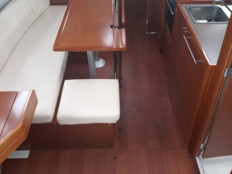 Pronájem Plachetnice v Cannigione -Bénéteau Oceanis 35.1