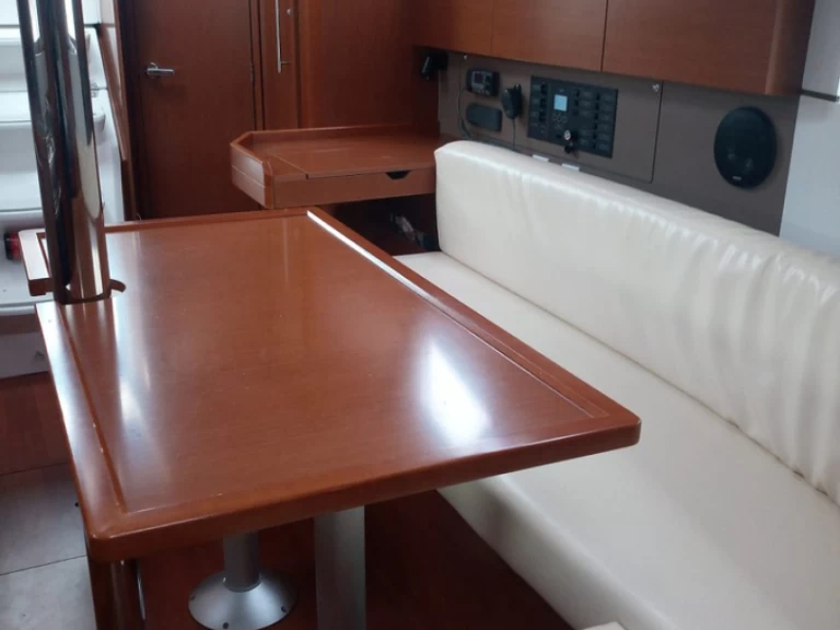 Pronájem lodi Bénéteau Oceanis 35.1 v Cannigione na Samboatu