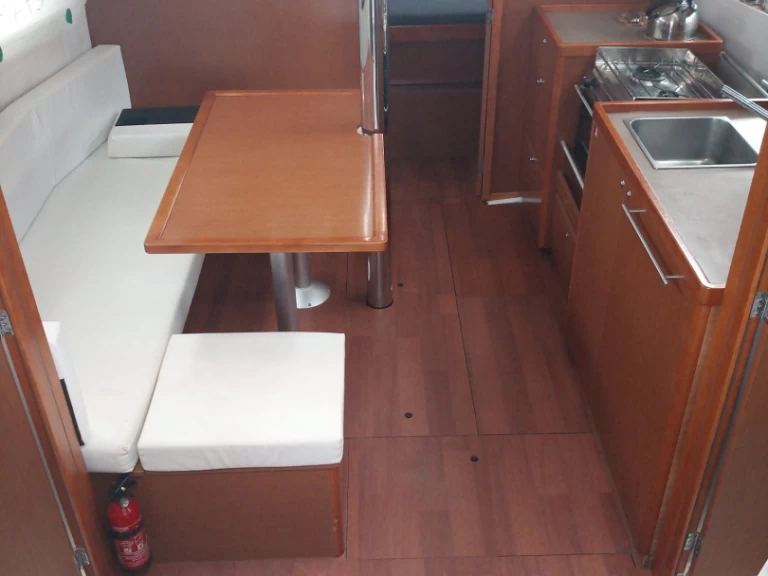 Pronájem lodi Cannigione lákavé ceny Oceanis 38