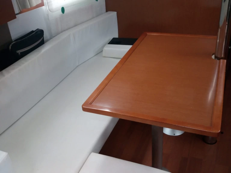 Pronájem Plachetnice v Cannigione -Bénéteau Oceanis 38