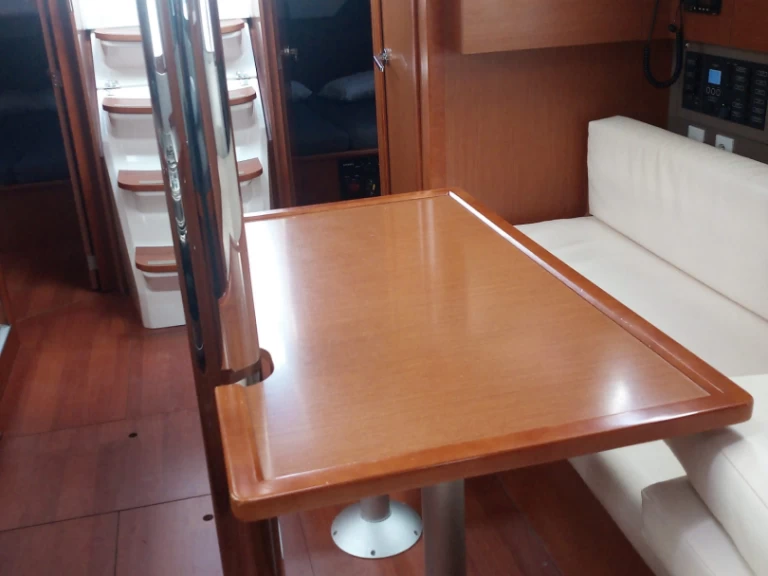 Pronajmout Plachetnice se skipperem či ne Bénéteau v Cannigione