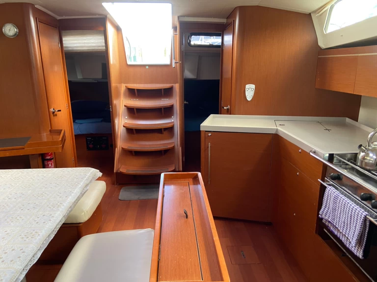 Pronajmout Plachetnice se skipperem či ne Bénéteau v Procida