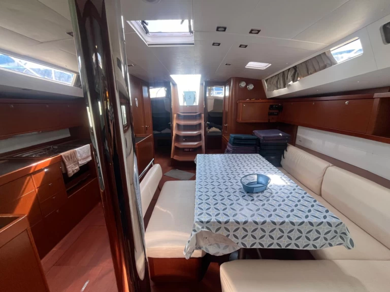 Bénéteau Oceanis 48 jednotlivci a charterové společnosti v Cannigione