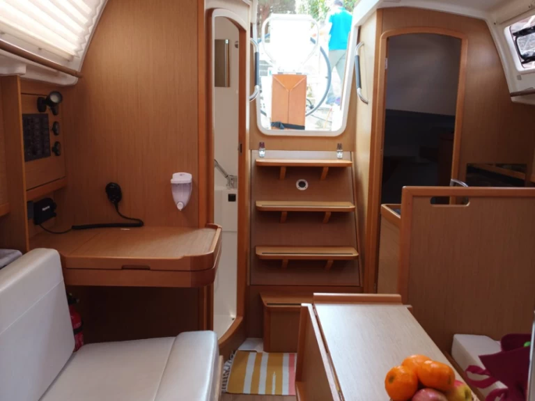 Pronajmout Plachetnice se skipperem či ne Jeanneau v Furnari