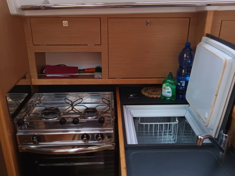 Pronájem Plachetnice Jeanneau s licencí