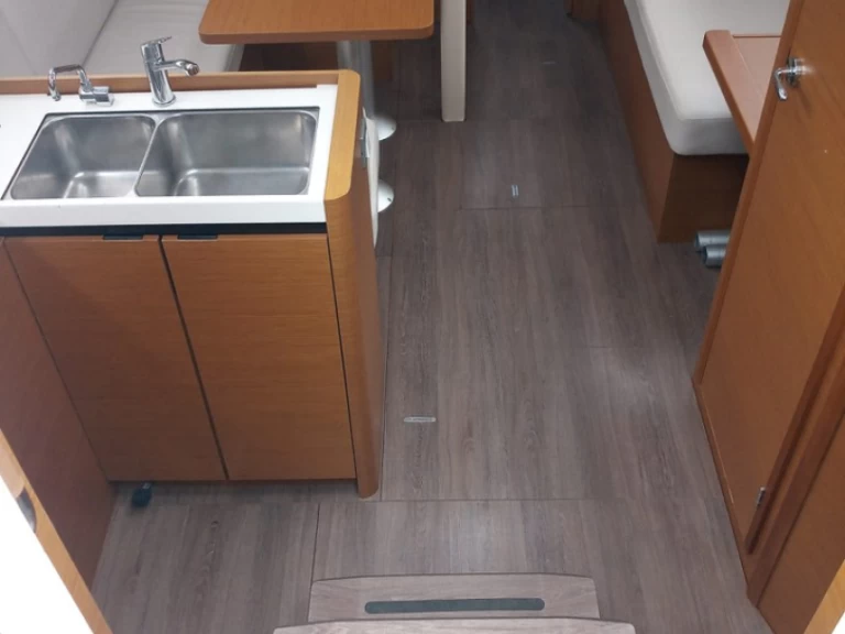 Pronájem lodi Jeanneau Sun Odyssey 380 v Cannigione na Samboatu