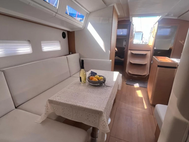 Pronájem jachty v Cannigione -Jeanneau Sun Odyssey 410 na Samboatu