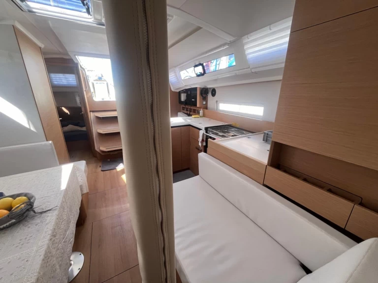 Pronajmout si Jeanneau Sun Odyssey 410 v Cannigione