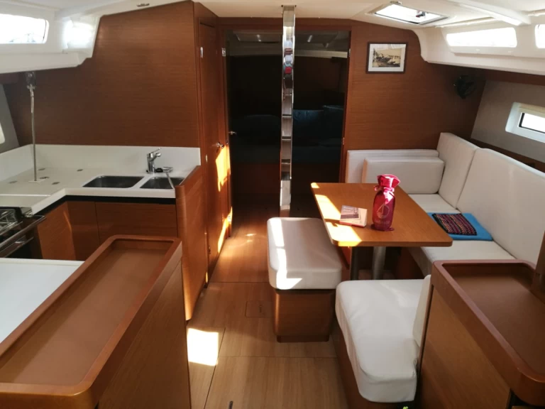 Jeanneau Sun Odyssey 440 jednotlivci a charterové společnosti v Furnari