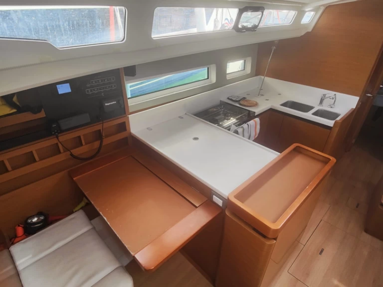 Pronájem lodi Procida lákavé ceny Sun Odyssey 440