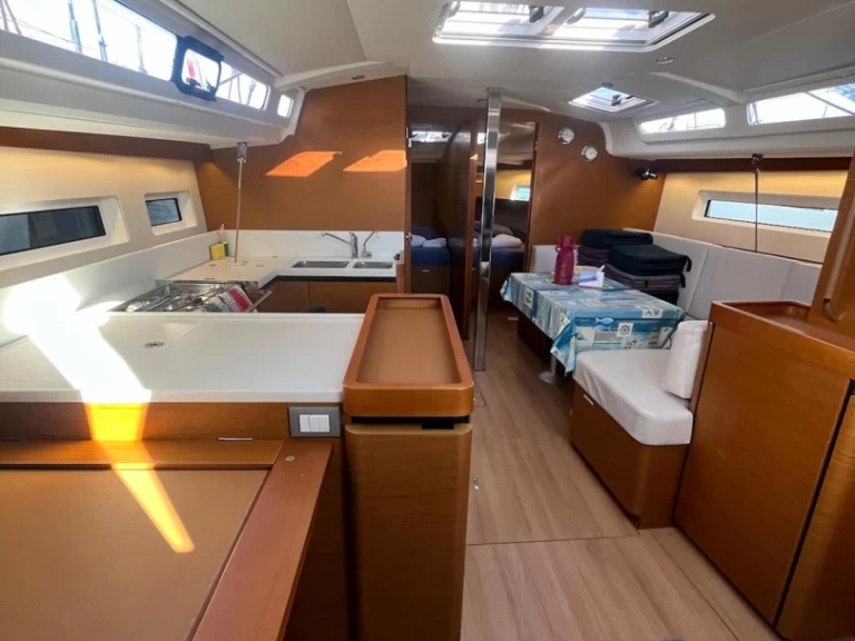 Pronájem lodi Jeanneau Sun Odyssey 440 v Cannigione na Samboatu