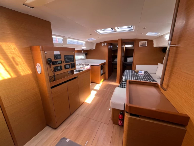 Jeanneau Sun Odyssey 490 jednotlivci a charterové společnosti v Cannigione