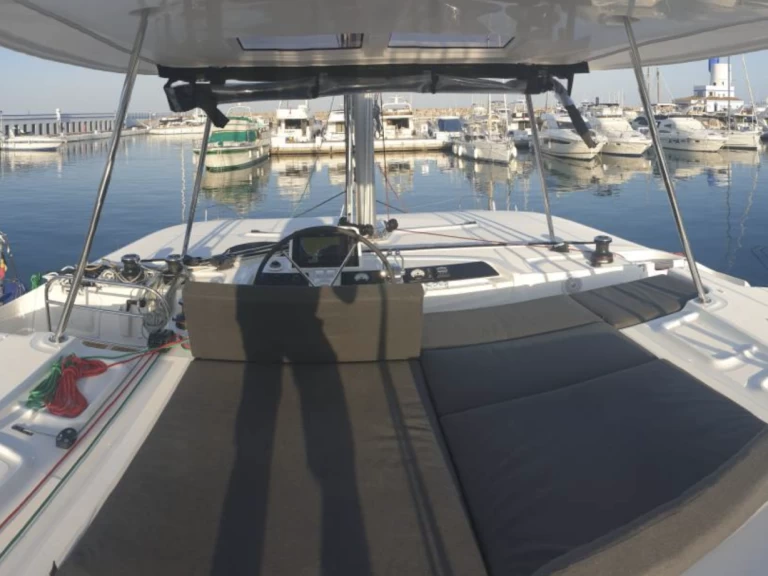 Pronajmout si Lagoon Lagoon 46 v Figari