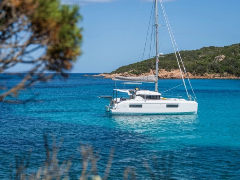 Pronájem lodi Lagoon Lagoon 38 v Figari na Samboatu