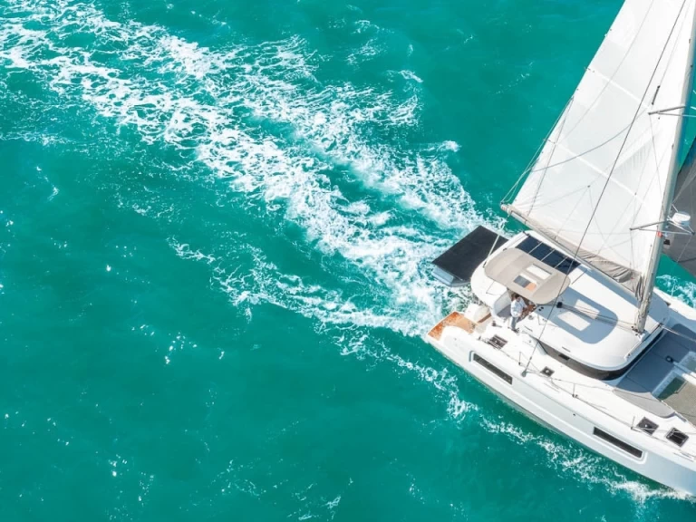 Lagoon Lagoon 38 jednotlivci a charterové společnosti v Figari