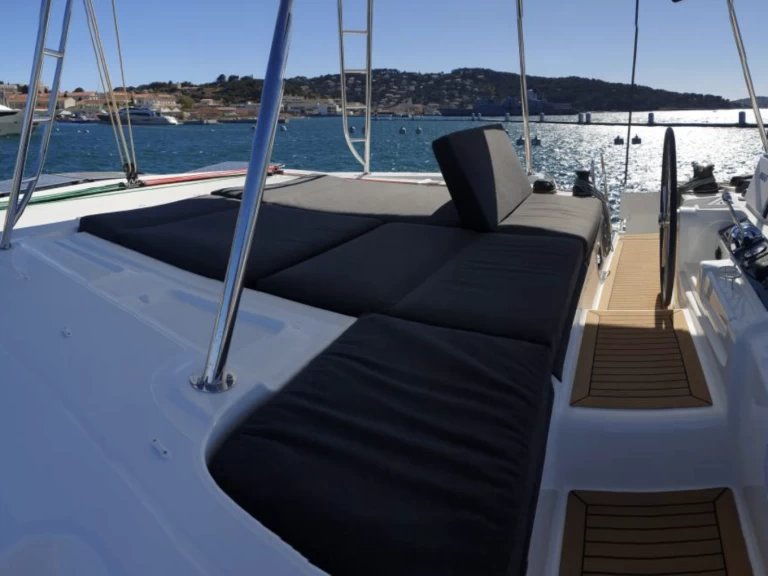 Pronajmout Katamarán se skipperem či ne Lagoon v Figari