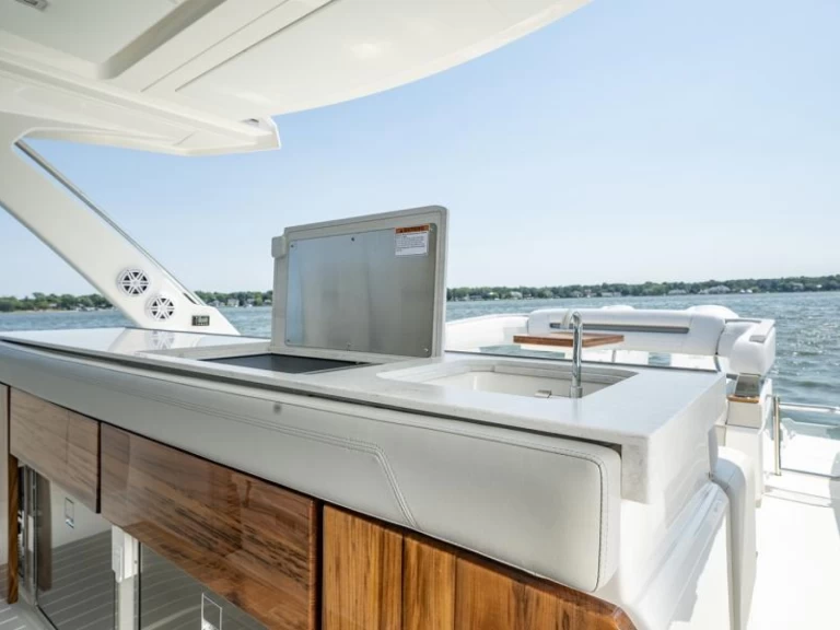 Pronájem Jachta Tiara s licencí