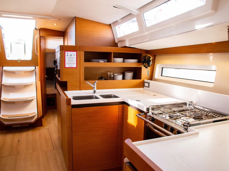 Pronájem jachty v Lavrio -Jeanneau Sun Odyssey 490 na Samboatu