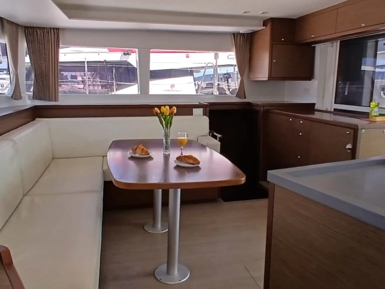 Pronajmout si Lagoon Lagoon 450 Sport Top v Kaštela