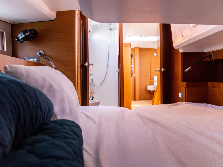 Pronájem jachty v Lavrio -Jeanneau Sun Odyssey 490 na Samboatu