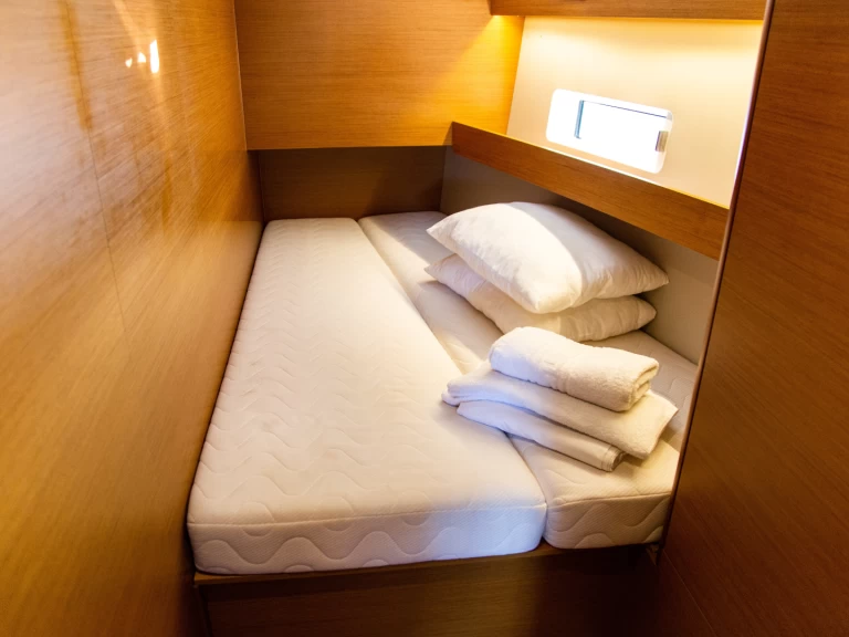 Pronajmout si Jeanneau Sun Odyssey 490 v Lavrio