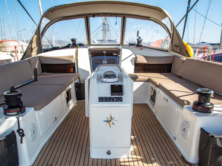 Pronájem lodi Lavrio lákavé ceny Sun Odyssey 490