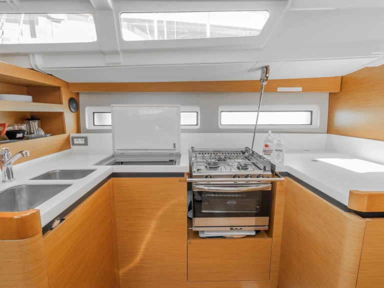Pronajmout si Jeanneau Sun Odyssey 490 v Nidri