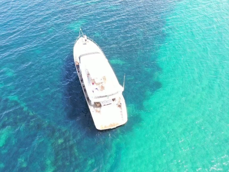 Maiora 20 s jednotlivci a charterové společnosti v San Vincenzo