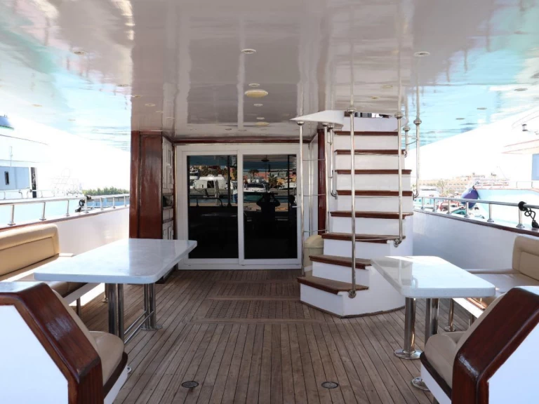 Pronajmout si Custom Made King v Hurghada