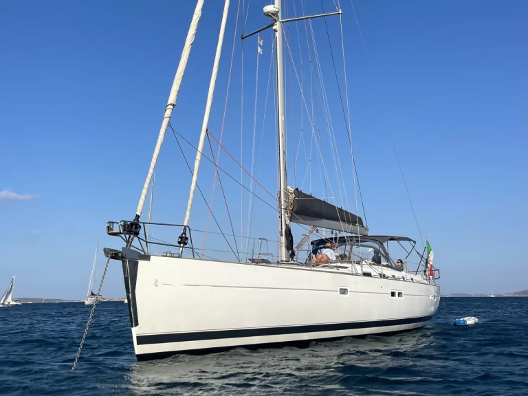 Bénéteau Oceanis 523 Clipper jednotlivci a charterové společnosti v Golfo Aranci