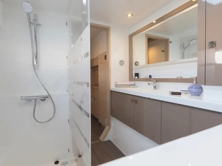 Pronajmout si Fountaine Pajot Astrea 42 v Lavrio