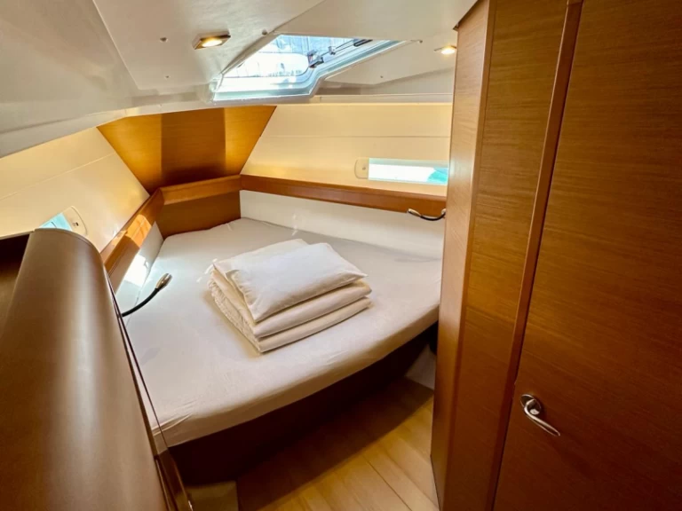 Pronajmout si Jeanneau Sun Odyssey 419 v Drage