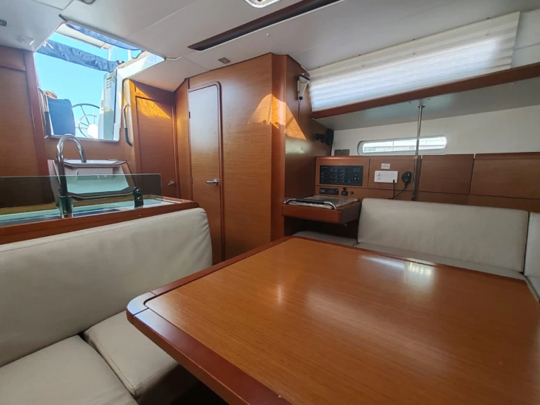 Pronájem Plachetnice Jeanneau s licencí