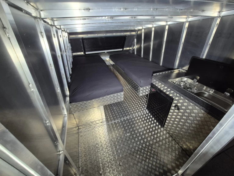 Pronajmout si ARYNBOAT 530E v Caix