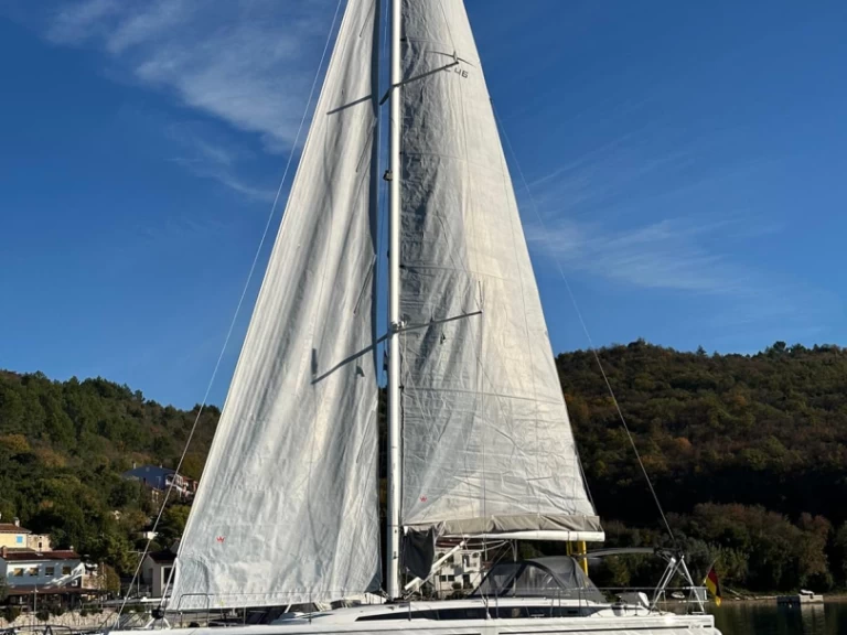 Pronájem lodi Bavaria Bavaria C46 v Trget na Samboatu