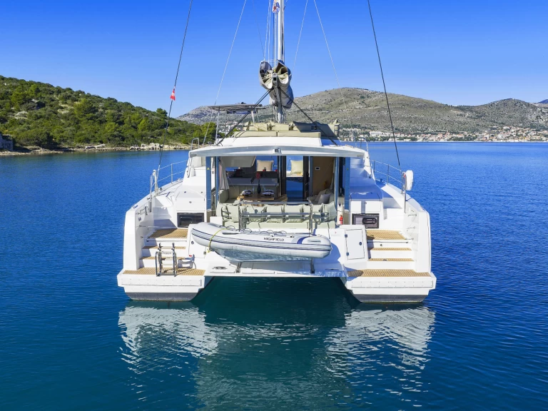 Bali Bali 4.4 jednotlivci a charterové společnosti v Donji Seget