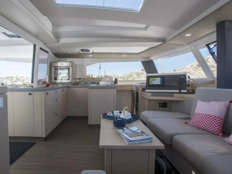 Pronajmout si Fountaine Pajot Astrea 42 v Punat