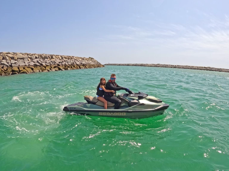 Pronájem Vodní skútr Sea-Doo s licencí