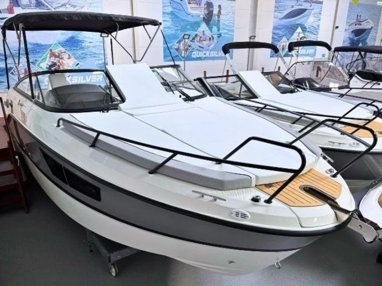 Quicksilver Activ 805 Cruiser jednotlivci a charterové společnosti v Tribunj