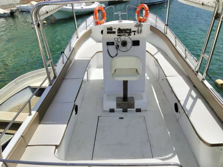 Motorová loď k pronájmu v Svět za nejlepší cenu